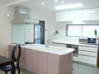 明るく開放的なキッチンへ 明るく開放的なキッチンへ